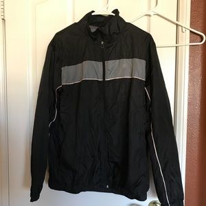 MEN’S WINDBREAKER. SIZE MEDIUM.